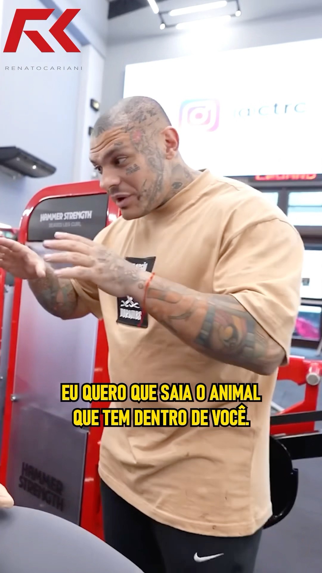 É ISSO QUE ACONTECE QUANDO O TOGURO TE TREINA ? #renatocariani #toguro #taticariani #meme #treino