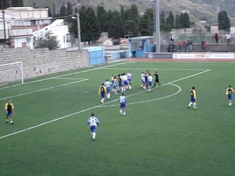Casteltaormina-Robur Letojanni: fallo da rigore - YouTube