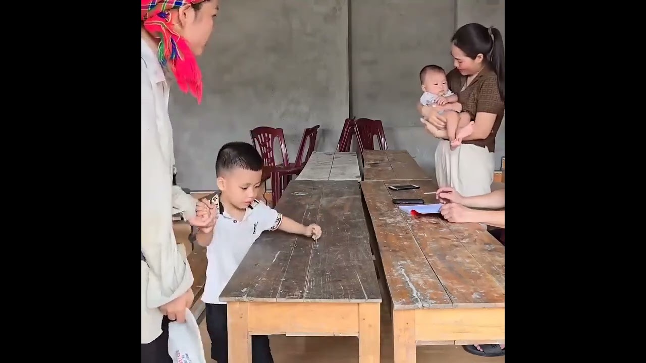 FULL VIDEO Rescuing an Abandoned Baby — Village Police Help Search for Parents 💔👶🚓