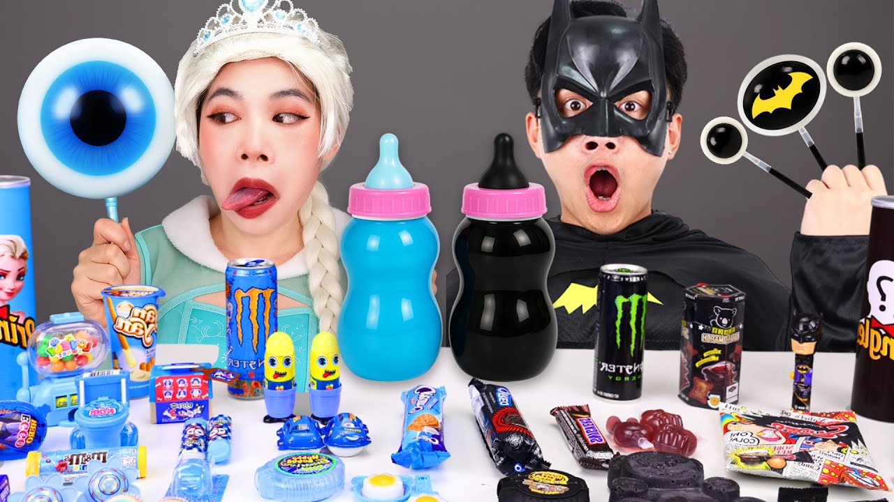 ASMR MUKBANG 파란색 음식 Vs 검은색 음식 챌린지 | ASMR 먹방 슈퍼히어로를 위한 젤리 디저트