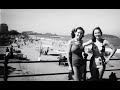 Banhistas na Praia do Gonzaga em Santos na década de 1940.