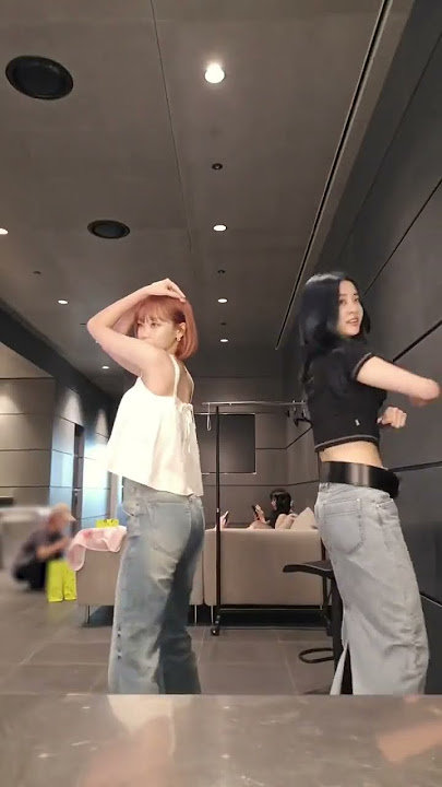 Chaewon twerking 🤣 #kpop #meme