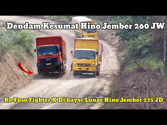 Niat Fuso Fighter X Ingin Ngelong Seperti Hino Jember 235JD Ternyata Malah Habis Napas Nyaris Mundur class=