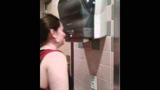 Getting paper towels at 99 Restaurant(, 2014-12-24T21:09:42.000Z)
