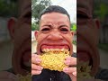 サバイバル術：インスタント麺を簡単に食べる方法 🍜