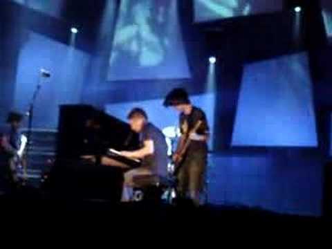 Radiohead 'videotape' (live at bonnaroo 2006)