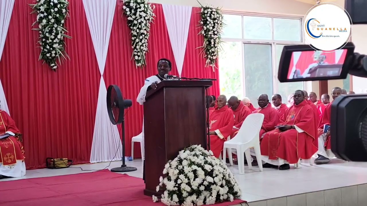 Huyu Ndiye Padre Denis Wingira Mtoto Wa Kanisa Katolik Parokia Ya Makuburi Mwenye Kipawa Cha Maneno 