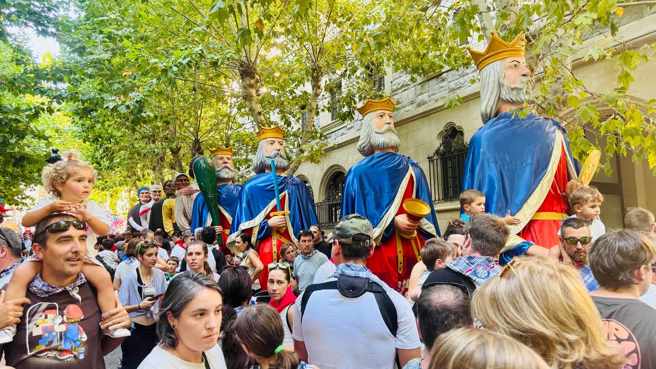 Gigantes y Cabezudos Vitoria Gasteiz España 04-08-2025 Live | Parade of Giants and Bigheads Vitoria