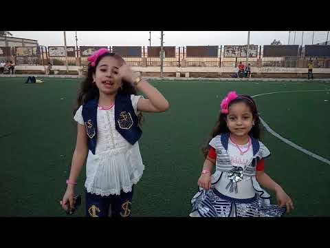 أصحابي وصحباتي هنا ومحلك سر