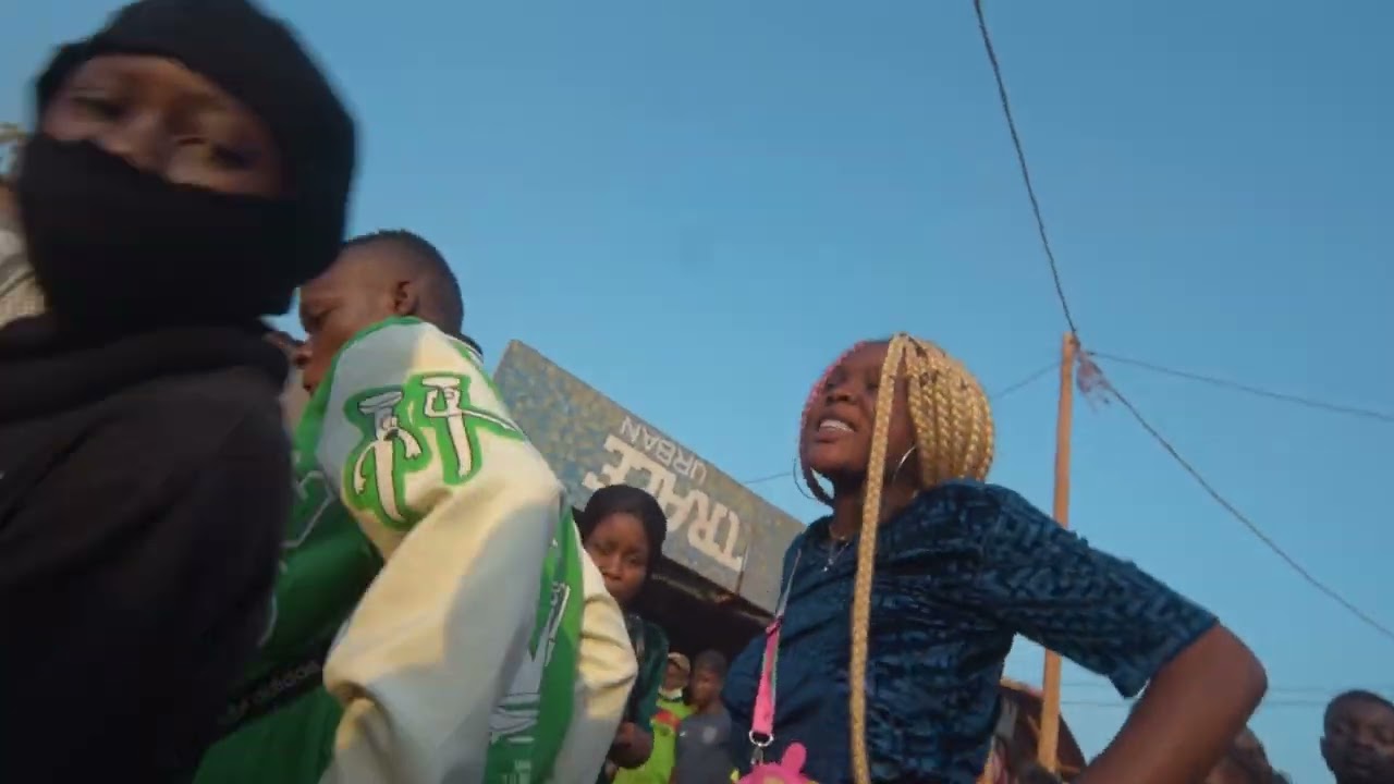 CDG smoke D.T.P clip officiel