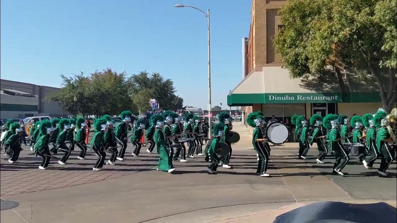 Dinuba High Marching Band grooves to Debbie Deb/Dr. Dre Drum Cadence in