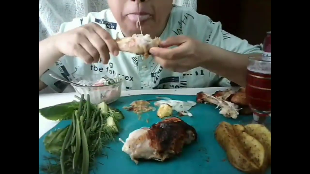 МУКБАНГ шашлык, по деревенски и салат
