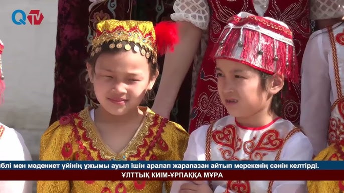 2-үй Бородино порно Жағажайдағы жалаңаш ерлер (жалаңаштау) порно