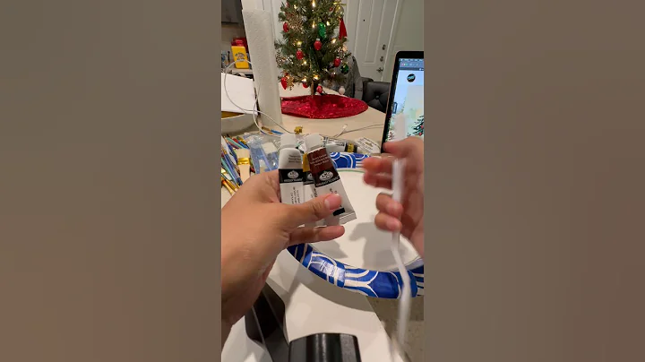 Let’s paint a Christmas tree 🎄❤️🎅🏼#youtubeshorts #shorts #short #shortvideo #viral #painting ￼