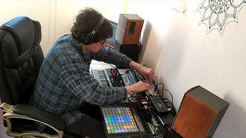 Jam with Microfreak, Volca Kick, Volca Bass and Ableton Push - Allbion