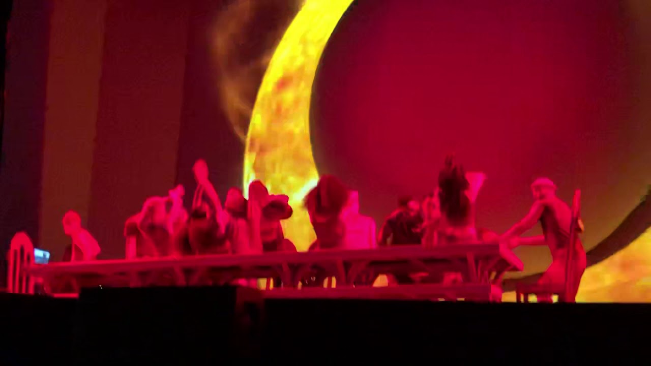 Raindrops/ God is a Woman Ariana Grande live in Miami FRONT ROW