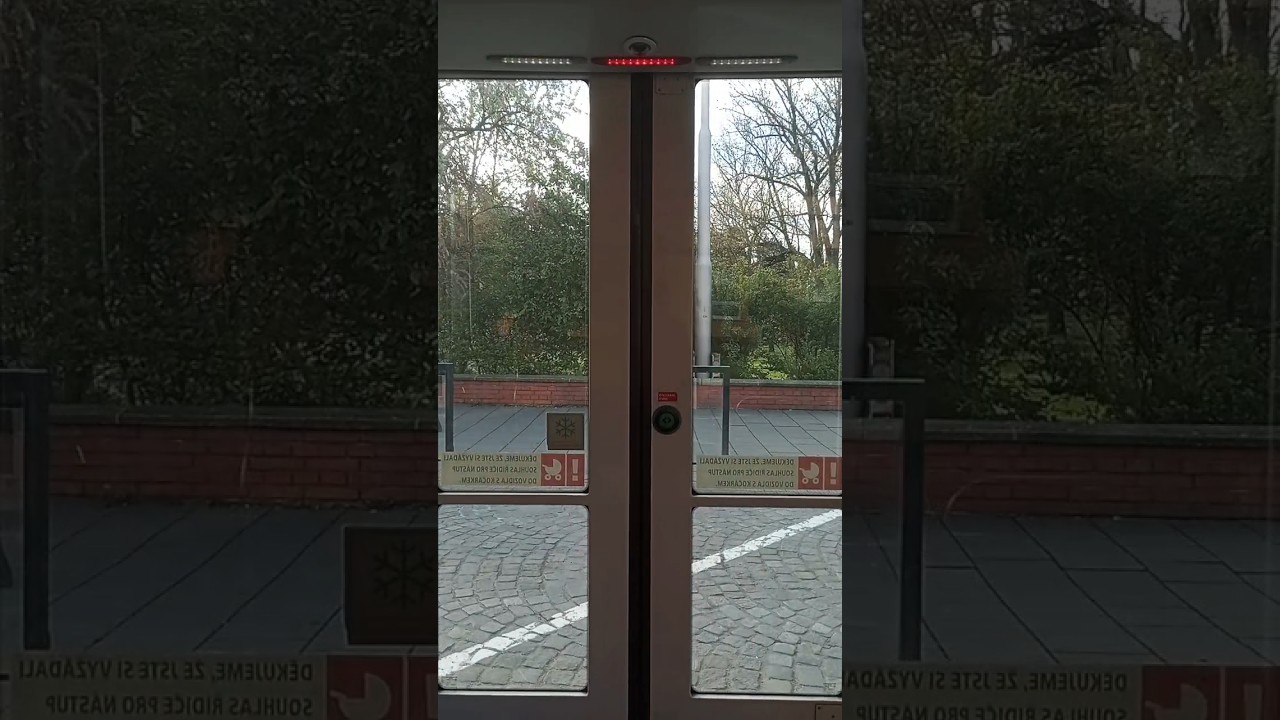 Signalizace dveří tramvaje Evo 1 s Ev.č.: 212 na zastávce: Výstaviště Flora