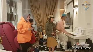 Download Lagu SURAT CINTA UNTUK STARLA cover by UYA KUYA & FAMILY