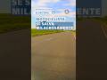 Biker se salva milagrosamente de terrible accidente #shorts