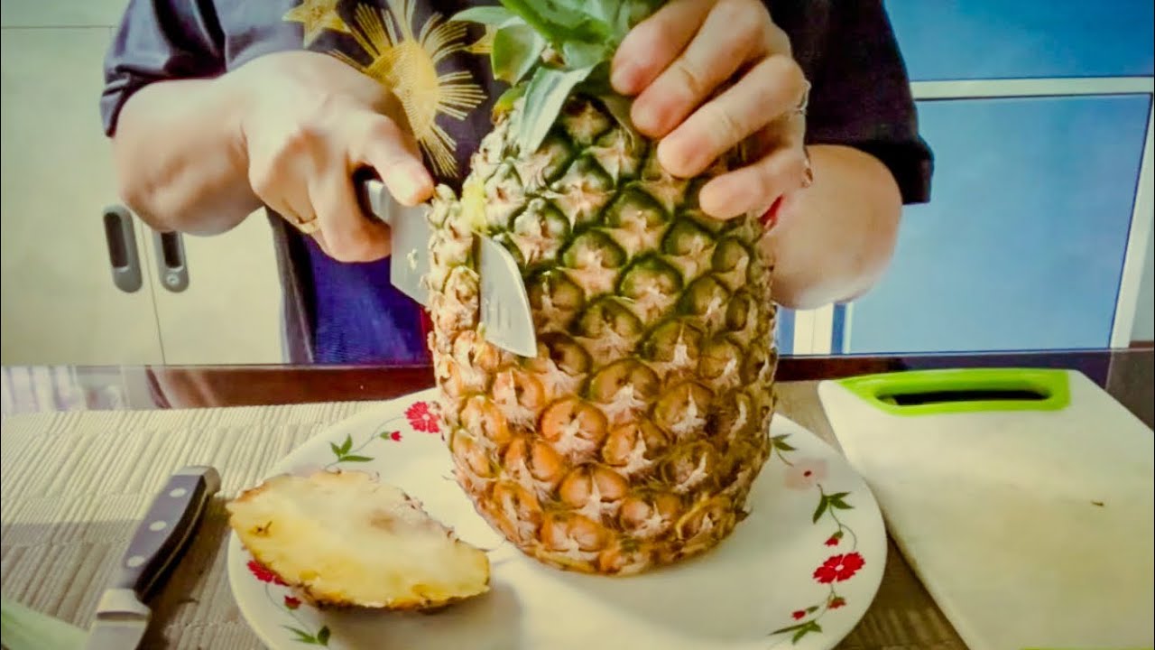 How To Peel A Pineapple DIY Pineapple Peeling YouTube How to peel a pineapple diy pineapple peeling youtube