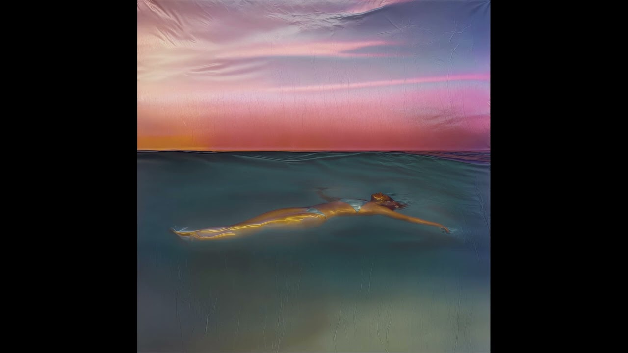 Nick León & Erika de Casier — Bikini