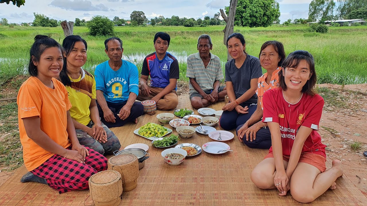 แกงเห็ดปลวก สดๆเก็บมาจากป่าใหม่ๆ ส่งตรงมาจากพ่อน้อยซอยเดิม