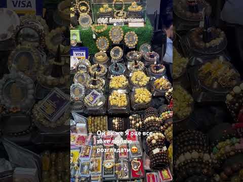 Золото каміння різні прикраси на новорічному ярмарку в Китайський Новий Рік