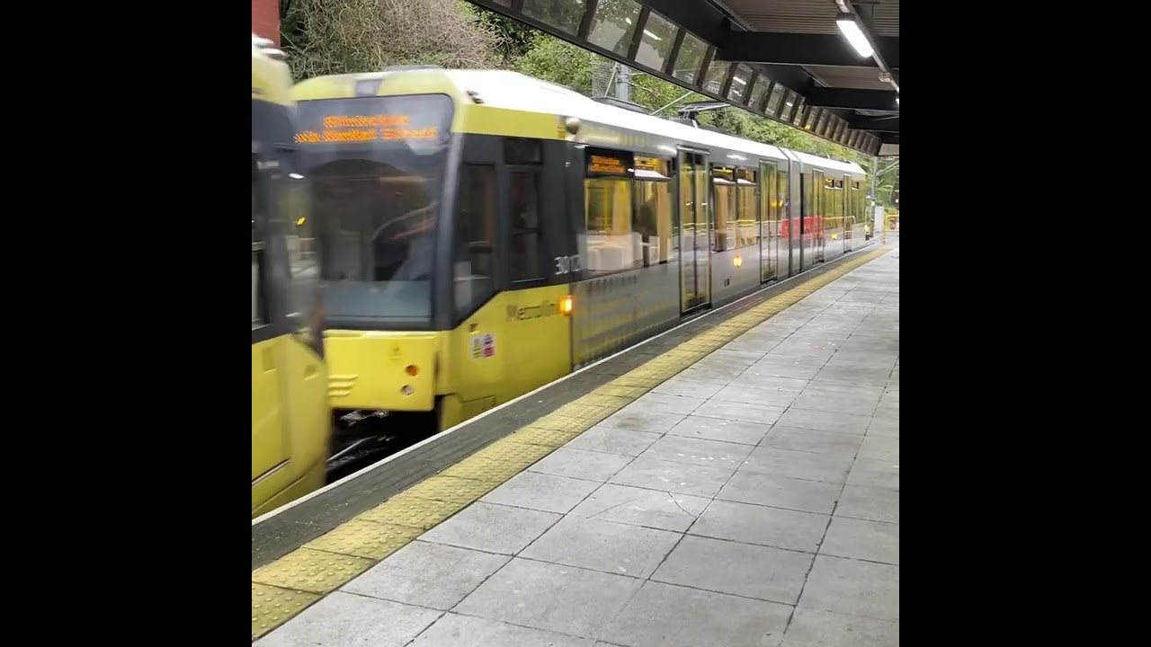 Manchester Tram 3043/3012 Stopping at Bury Interchange
