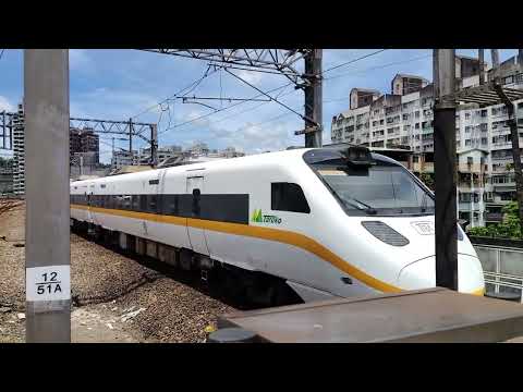 217次太魯閣自強號往樹林通過汐止站（由@TRAED888 拍攝）