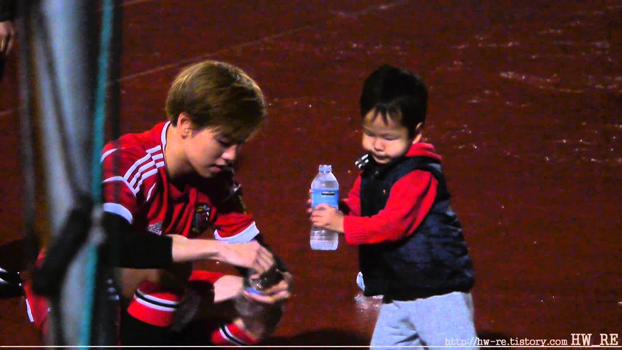 130929 이현우(LEE HYUN WOO) - 아가한테 물주는 현우 ♥▽♥