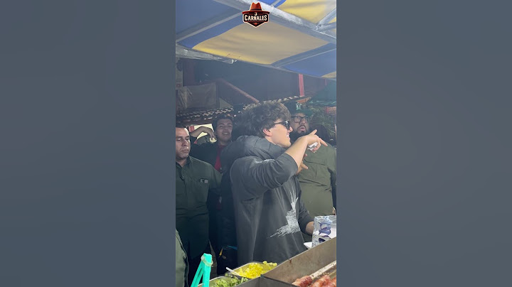 Gabito Ballesteros en los hot dogs
