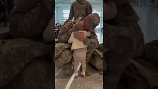 “Daddy! You Came Back 😭❤️ | Most Emotional Airport Reunion”#emotional #homecoming #militaryreunion