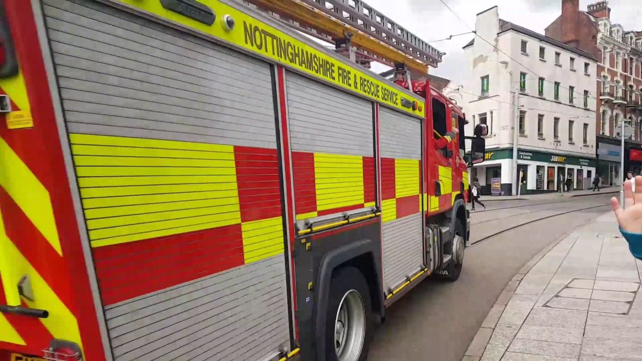 Nottinghamshire Fire and Rescue Service 03P1 responding - YouTube