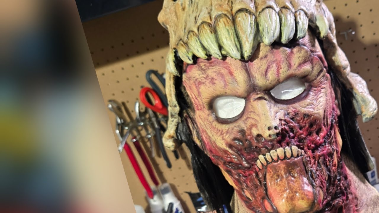 Маска злодея Эша из «Армии тьмы» (перекраска) со шлемом.