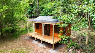 Couple Builds Simple Cabin in 15 minutes (timelapse)