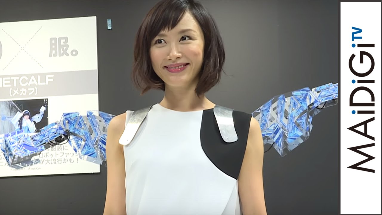 Yamaguchi Moe, wearing a robot made by Kyun-kun, 