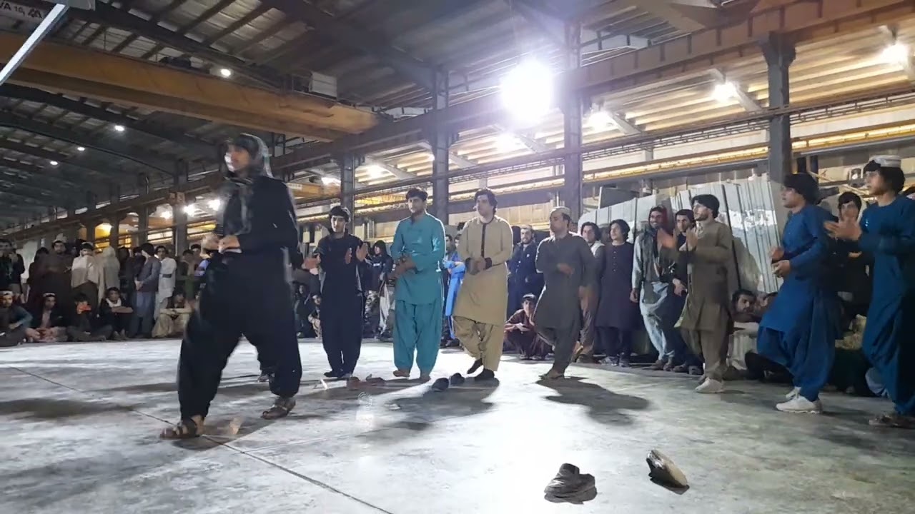 په ایران اصفهان ښارکی د وردگو شش قعلی ځوانان ښکلی آتڼ کامره مین              عبدالروف اشرتی