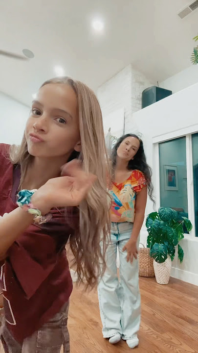 New look! She is definitely a TEEN NOW! 👩🏼‍🎤new YT video #theohanaadventure #teen #trending