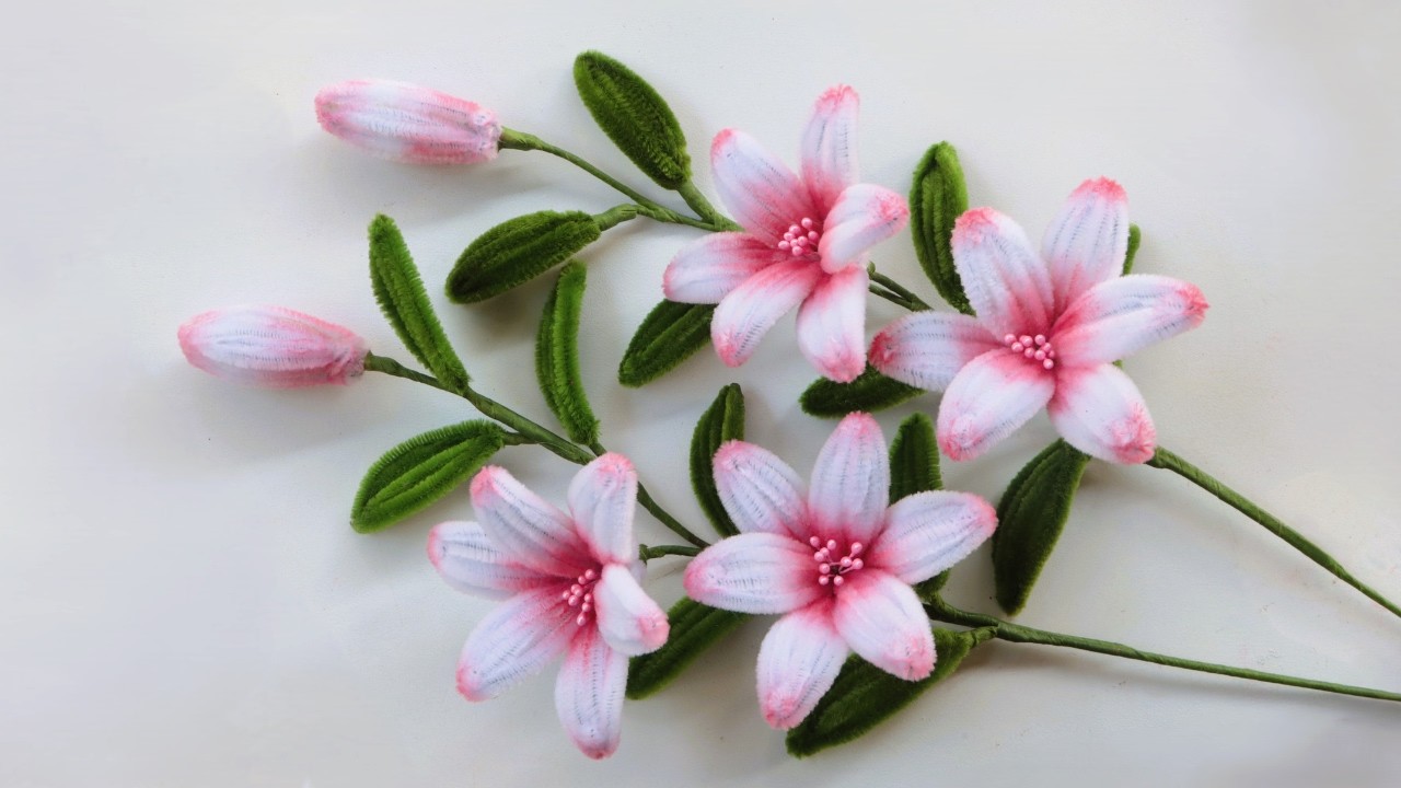 How To Make Pretty Lily Flowers with Pipe Cleaners | Fun DIY Craft for Families | Fuzzy Wire Flowers