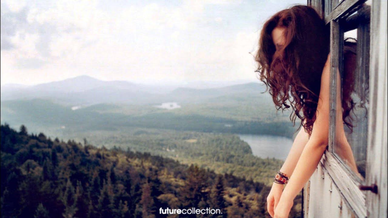 Девушка выглядывает из окна. Слова песни привет малыш. Она вообще немного странная такая. Что нужно для счастья стихи. Странная женщина стихи.