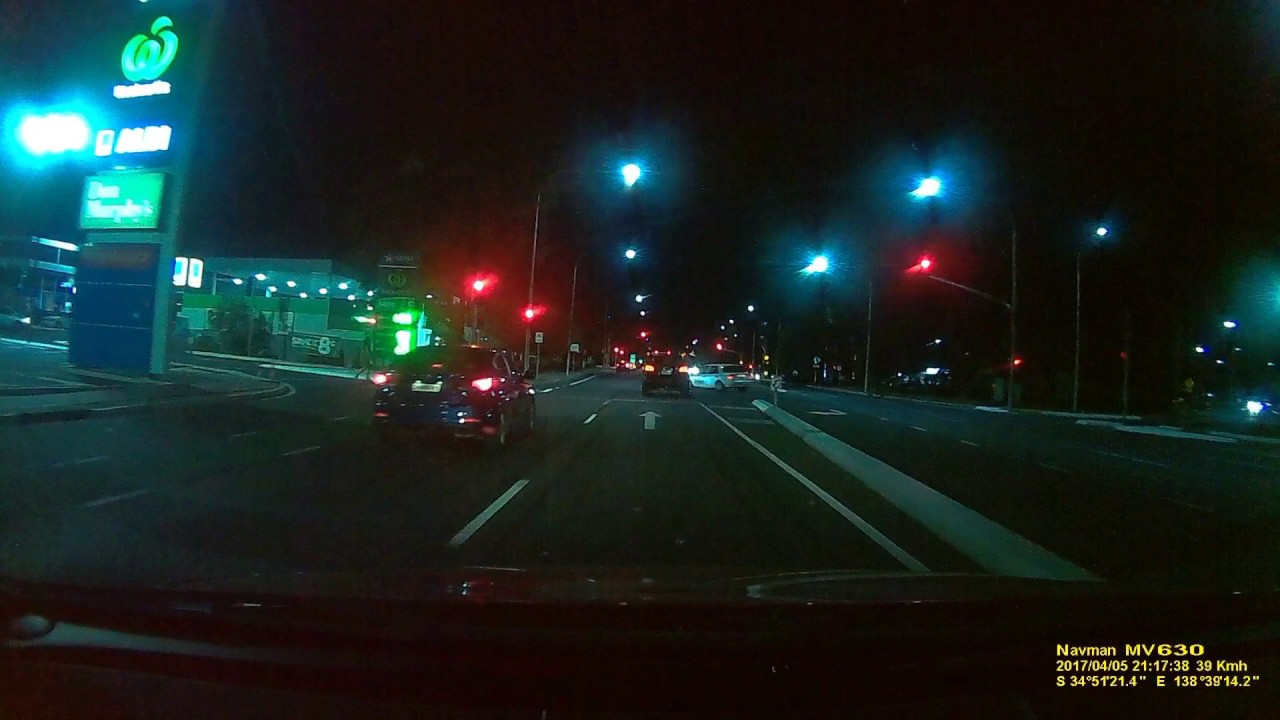 Red Light Runner Nearly Causes Crash - YouTube