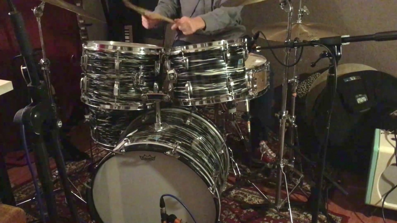 Ludwig 1971 Black Oyster Drums Set (20x14 12x8 13x9 16x16 )