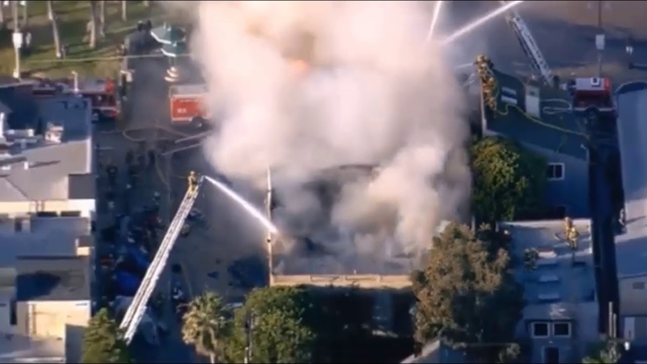 Fire Burns Commercial Building Near Venice Beach Boardwalk; Today Live News
