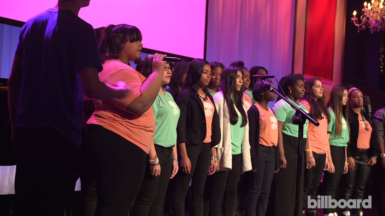 VIDEO: Idina Menzel Honored with Surprise 'Defying Gravity/Let It Go'  Mashup at Billboard Women in Music Awards, image size:1280x720