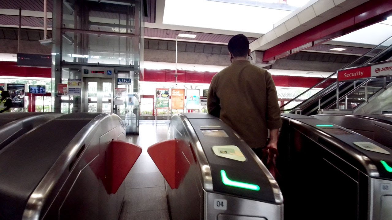 Singapore MRT ride from Chinese Garden to City Hall train station + walk to Clarke Quay (2 of 2)