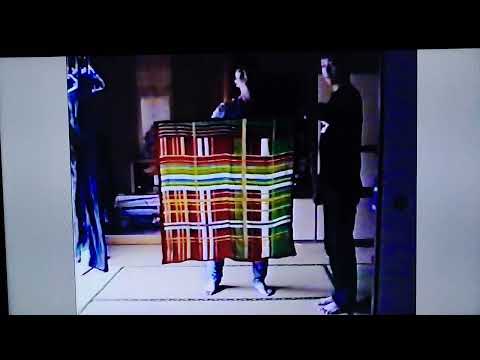 人体切断マジック separate illusion  （2002年撮影 Taken in 2002）