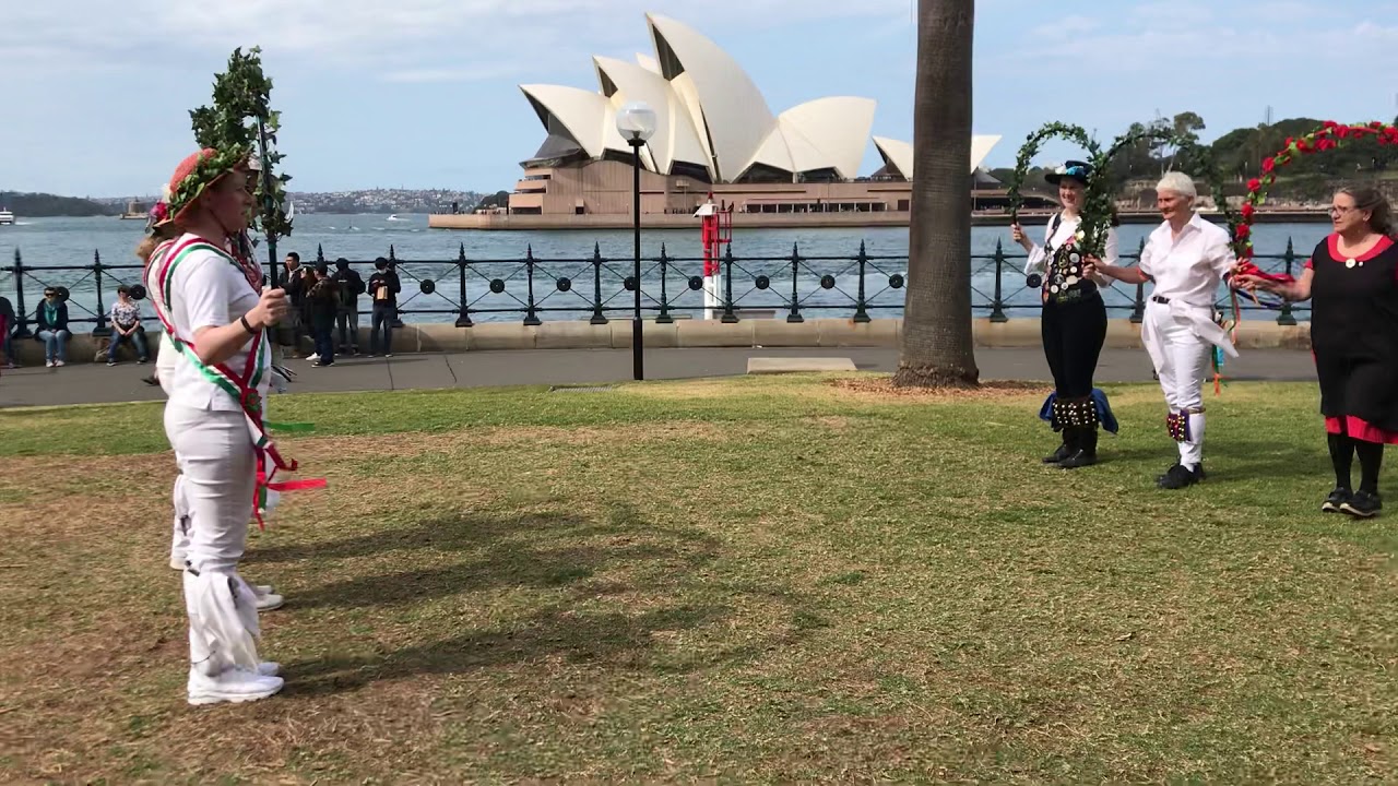 Grenoside - massed morris, 2018-08-25