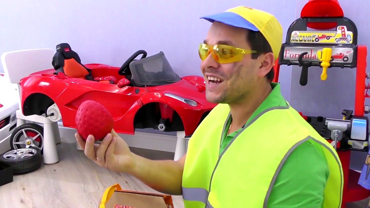 София и Папа играют в магазин мороженого! Sofia is playing ice cream shop