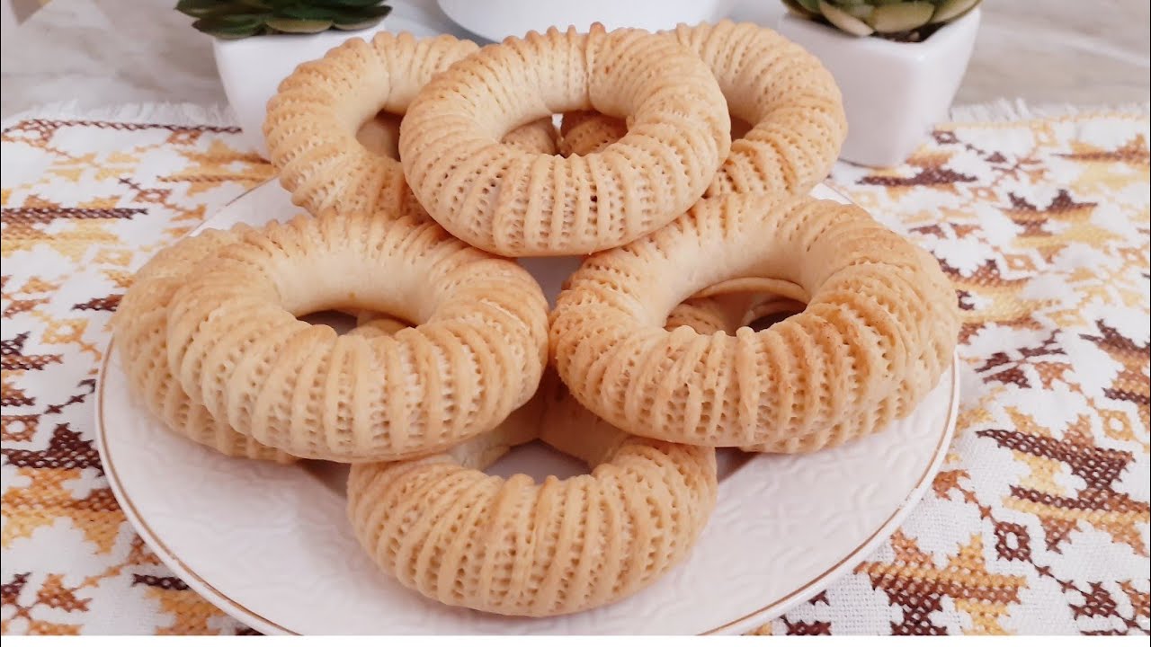 كعك النقاش يذوب فالفم