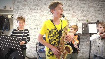 Strings and Things Music Camp - Karhutarina